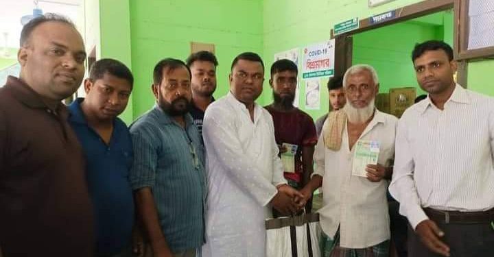 যশোরে ১১ নং রামনগর ইউনিয়ন পরিষদে স্বল্প আয়ের মানুষের মাঝে টিসিবি’র পণ্য বিতরণ