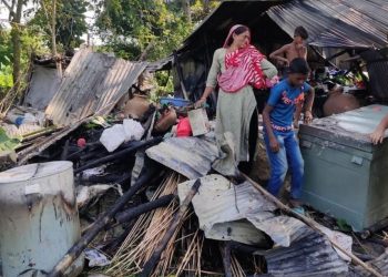 কালীগঞ্জে পরের জমিতে নির্মিত প্রতিবন্ধীর ঘরবাড়ী পুড়ে ছাই