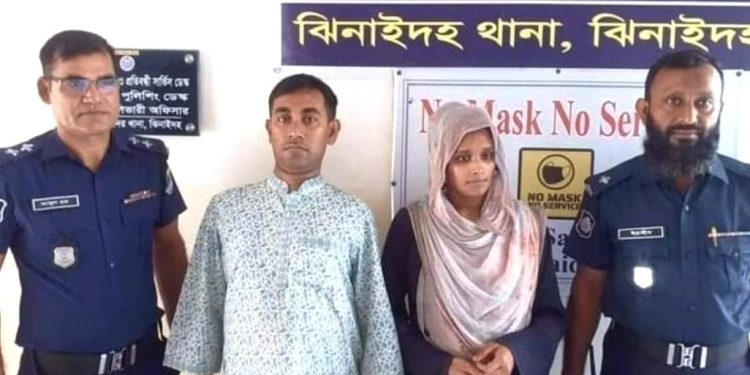 মায়ের ভরণপোষণ না দেওয়ায় স্ত্রীসহ সরকারি কর্মকর্তা গ্রেপ্তার