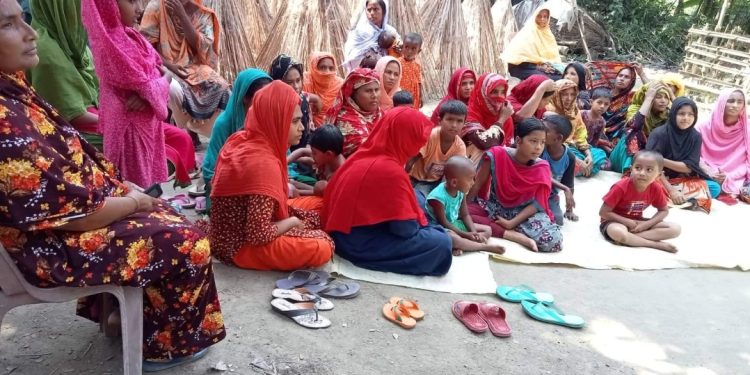 সাপে কাটলে ওঝা নয়, হাসপাতালে চিকিৎসা হয়