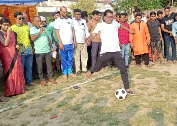 কালীগঞ্জে এম পি কাপ ফুটবল টুর্নামেন্ট খেলায় খুলনাকে ৩-০ গোলে হারিয়ে সেমিফাইনালে ঈশ্বরদী
