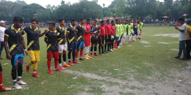 বাঘারপাড়ায় ৮ দলীয় ফুটবল টুর্নামেন্টের ফাইনাল খেলা ও পুরস্কার বিতরণী অনুষ্ঠীত হয়েছে