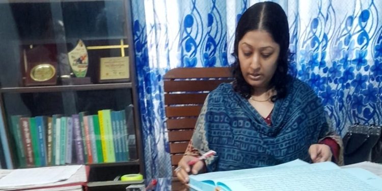 স্বামীসহ সাব-রেজিস্ট্রারের সম্পদের হিসাব চেয়েছে দুদক