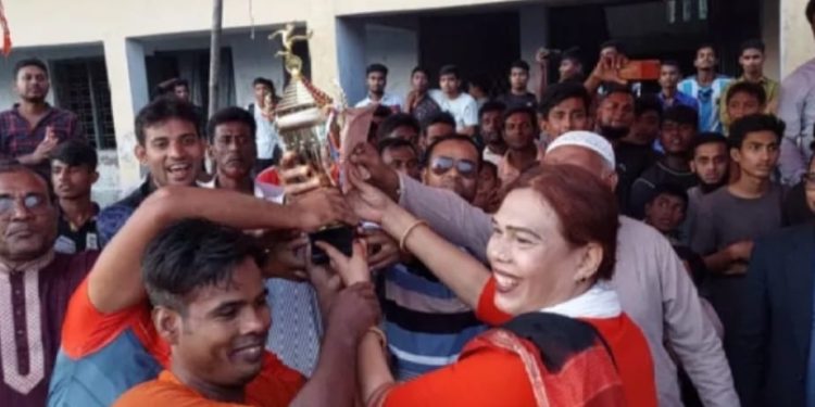 কালীগঞ্জে ফুটবল টুর্নামেন্টে তৃতীয় লিঙ্গের চেয়ারম্যান ঋতুর দল চ্যাম্পিয়ন
