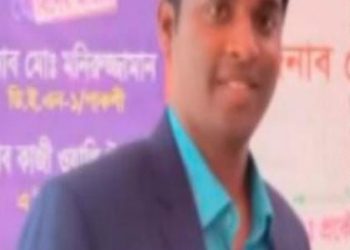 মোবারকগঞ্জ রেলওয়ের কর্মকর্তা সুমন বসু ১১টি গাছ কেটে প্রতারণা করে বেচে দিলেন