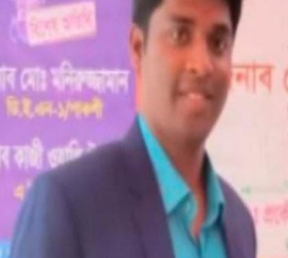 মোবারকগঞ্জ রেলওয়ের কর্মকর্তা সুমন বসু ১১টি গাছ কেটে প্রতারণা করে বেচে দিলেন