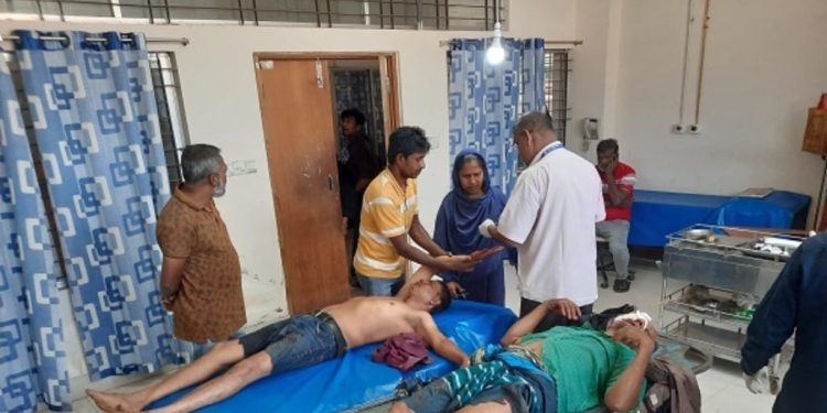 ঝিনাইদহে সড়ক দুর্ঘটনায় নিহত ১, আহত ১৫