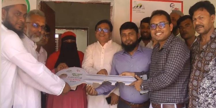 ভাঙ্গায় ৪০ টি পরিবারের মাঝে প্রধান মন্ত্রীর উপহারের ঘরের চাবি হস্তান্তর