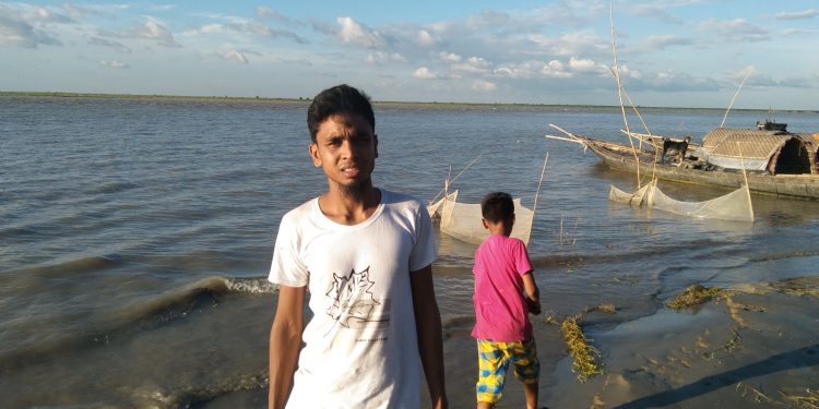 পদ্মায় মাছ সংকট; বিপাকে জেলেরা