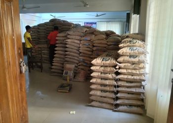 বাঘারপাড়ায় ক্ষুদ্র ও প্রান্তিক কৃষকদের মাঝে হাইব্রিড বীজ ও সার বিতরণের শুভ উদ্বোধন অনুষ্ঠিত