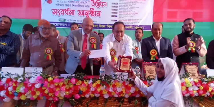 চট্টগ্রামে কৃতি শিক্ষার্থীদের সংবর্ধনাঃসাংসদ মোস্তাফিজ