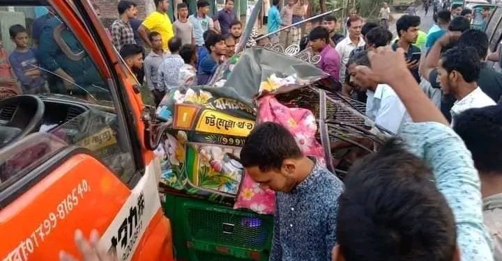 বাঁশখালীতে ট্রাক সিএনজি মুখোমুখি সংঘর্ষে গুরুত্ব আহত ৬