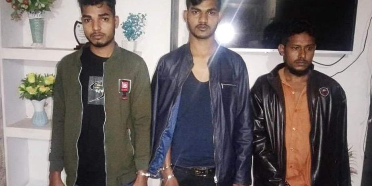 চাঁদাবাজির মামলা করায় শিল্প কারখানায় আগুন দিয়েছে সন্ত্রাসীরা, গ্রেফতার ৩