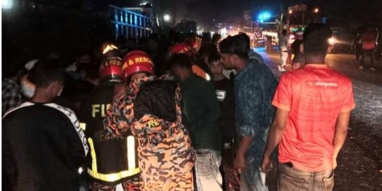 কালীগঞ্জে ট্রাকের চাকায় পিষ্ট হয়ে দুলাভাই নিহত, আহত এক
