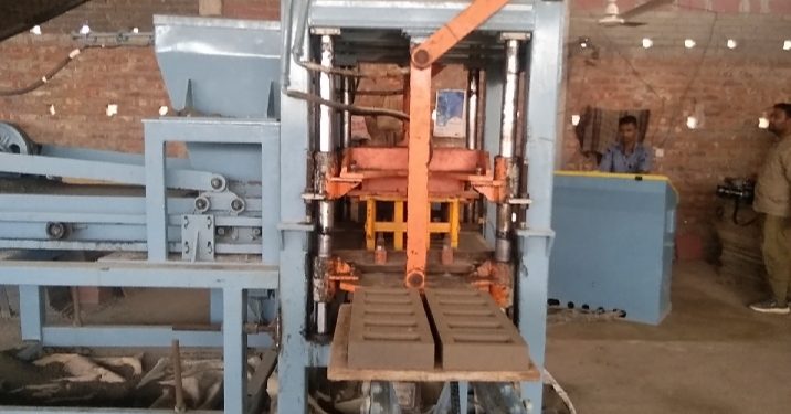 সরকারী নির্দেশনা থাকলেও নাই পৃষ্ঠপোষকতা; ক্ষতির মুখে কনক্রিট জোট ব্লক ইট নির্মাণ উদ্যোক্তারা