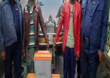 বেনাপোলে ১টি চোরাই ইজিবাইক ও  ৫টি ব্যাটারীসহ ২ যুবক আটক