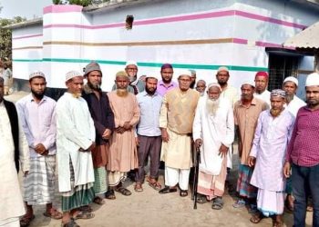 এলাকার উন্নয়ন নিয়ে মসজিদের মুসল্লিদের সাথে মত বিনিময়