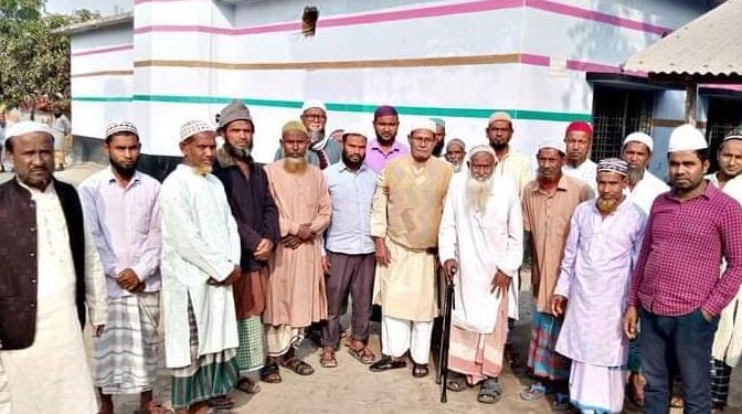 এলাকার উন্নয়ন নিয়ে মসজিদের মুসল্লিদের সাথে মত বিনিময়