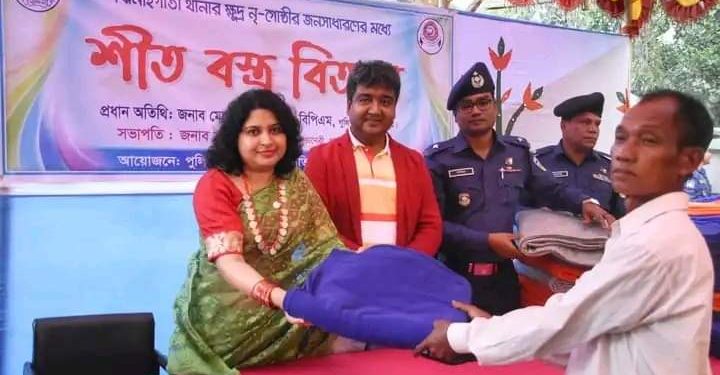 ঝিনাইগাতীতে ক্ষুদ্র নৃ-গোষ্ঠীদের মাঝে পুলিশ সুপারের শীত বস্ত্র বিতরণ