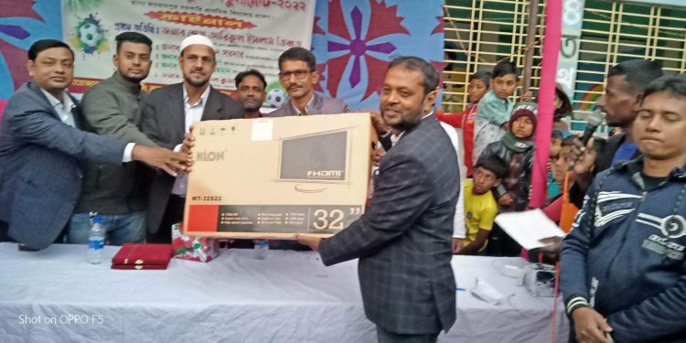 বাঘারপাড়ায় ৮ দলীয় ফুটবল টুর্নামেন্টের চুড়ান্ত খেলা ও পুরষ্কার বিতরণ