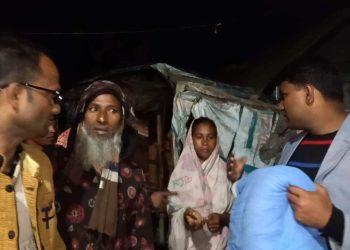 ফকিরহাটে ছিন্নমূল শীতার্ত মানুষের মাঝে ইউএনও’র কম্বল বিতরণ