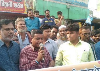 সৈয়দপুর পৌর সবজি বাজার নতুন টেন্ডার প্রদানের প্রতিবাদে দোকানদারদের বিক্ষোভ