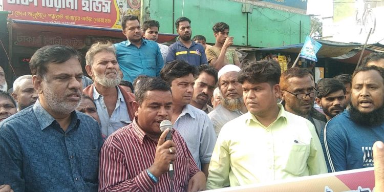 সৈয়দপুর পৌর সবজি বাজার নতুন টেন্ডার প্রদানের প্রতিবাদে দোকানদারদের বিক্ষোভ