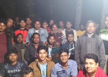 চুরি ঠেকাতে শতাধিক যুবকের রাত জেগে গ্রাম পাহারা