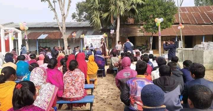 বেনীপুর আদর্শ উচ্চ বিদ্যালয়ে বই উৎসব  অনুষ্ঠিত