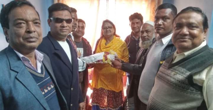 পলাশবাড়ীতে কৃষকলীগ কেন্দ্রীয় কমিটির সাধারণ সম্পাদক এ্যাড উম্মে কুলসুম স্মৃতি -এমপিকে ফুলেল শুভেচ্ছো