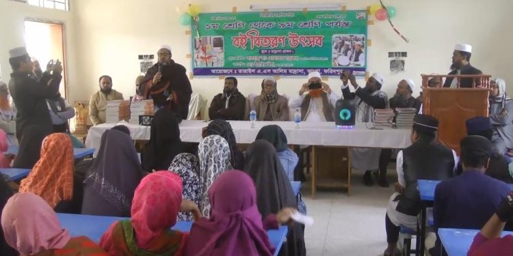 ফরিদপুরের ভাঙ্গায় উৎসবমুখর পরিবেশে বই উৎসব পালিত