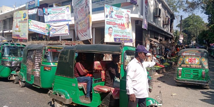 ১২ বছর ধরে স্বেচ্ছায়ট্রাফিক সেবা দিয়েযাচ্ছেন তিনি