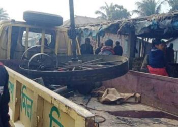 লালপুরে ভ্রাম্যমাণ আদালতের প্রতি ক্ষিপ্ত এলাকাবাসী, সরঞ্জাম জব্দ