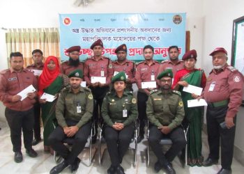 নরসিংদী সদর ভিডিপি দলনেতাদের ডিজি মহোদয়ের উপহার প্রদান