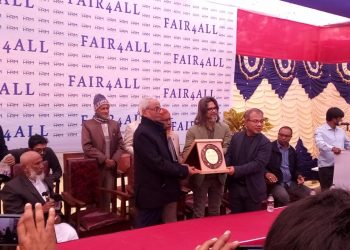 রাজশাহীতে এইচ আর এম সোর্সিং লিমিটেডের চেক হস্তান্তর