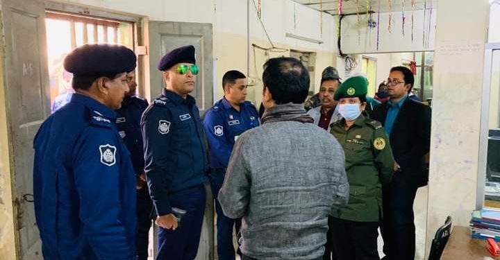 নরসিংদী রাধাগঞ্জ ব্যাংকের ভেতর থেকে দুই আনসার সদস্যের মরদেহ উদ্ধার