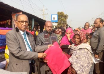 মাধবদীতে ভাইস চ্যান্সেলর এর নিজস্ব অর্থায়নে শীতবস্ত্র বিতরণ