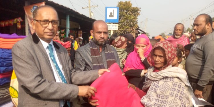 মাধবদীতে ভাইস চ্যান্সেলর এর নিজস্ব অর্থায়নে শীতবস্ত্র বিতরণ
