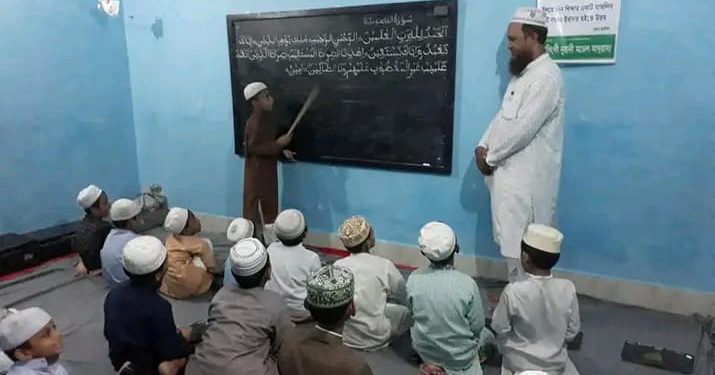 ইমাম-মুয়াজ্জিনদের চলছে কঠিন জীবন-যাপন