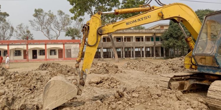 সাতক্ষীরার চুপড়ীয়া মাধ্যমিক বিদ্যালয়েরমাঠ ভরাটে অর্থ আত্মসাতের অভিযোগ