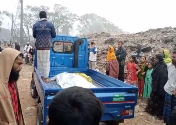 নেত্রকোণায় ময়লার ভাগাড় থেকে যুবকের লাশ উদ্ধার