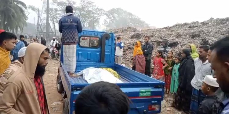 নেত্রকোণায় ময়লার ভাগাড় থেকে যুবকের লাশ উদ্ধার
