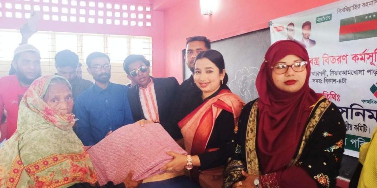 কুয়াকাটায় শীতার্তদের মাঝে গণঅধিকার পরিষদের শীতবস্ত্র বিতরণ