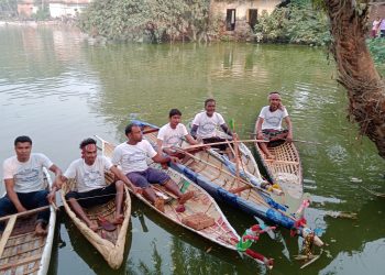 বাঘারপাড়ার ভিটাবল্যায় কাগজের নৌকা বাইচ প্রতিযোগিতা অনুষ্ঠিত