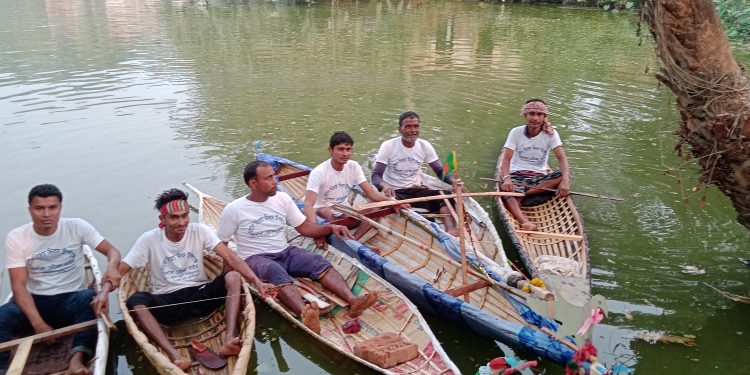 বাঘারপাড়ার ভিটাবল্যায় কাগজের নৌকা বাইচ প্রতিযোগিতা অনুষ্ঠিত