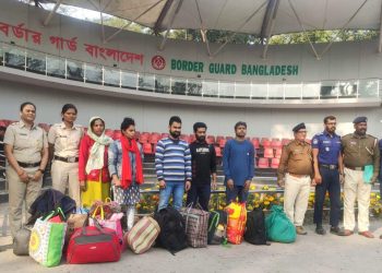 ভারতে জেল খেটে দেশে ফিরল তিন যুবক ও দুই যুবতী