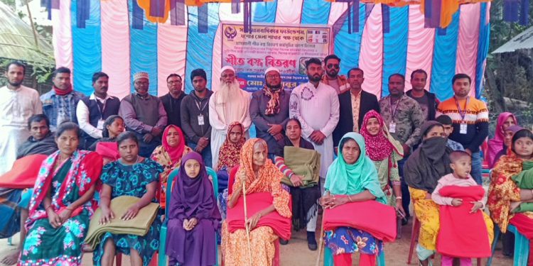 ঝিকরগাছায় শীতবস্ত্র বিতরণ