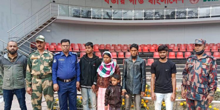 ভারতে জেল খেটে দেশে ফিরলেন শিশু সহ ৫ বাংলাদেশি নারী- পুরুষ