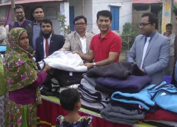 ফরিদপুরে  শীতার্তদের মাঝে কম্বল বিতরণ