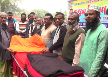 যশোরে কাজী নাবিল আহমেদের পক্ষে ইউপি চেয়ারম্যান সোহরাবের কম্বল বিতরণ